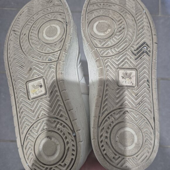 2 Pairs Womens VEJA Sneakers Size 8 - Picture 6 of 6